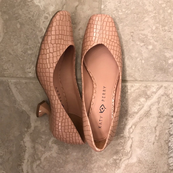 Pumps - Picture 3 of 10